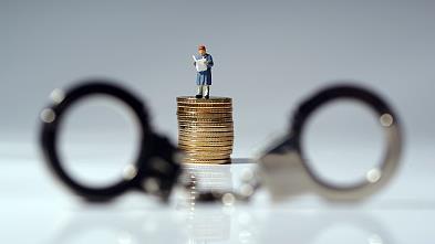 全民配资股票平台 有期徒刑七年，南方电网原党组成员龙飞受贿案一审宣判